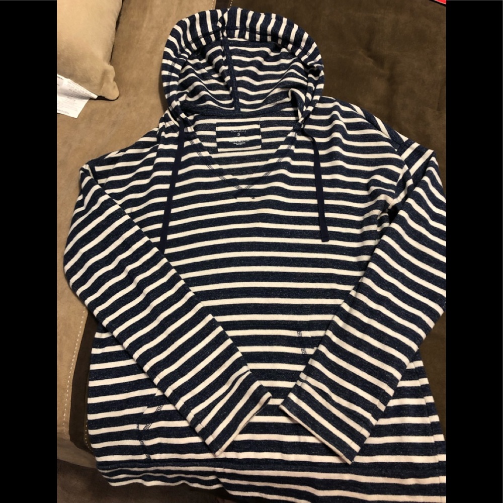 Small women’s Sonoma sweatshirt